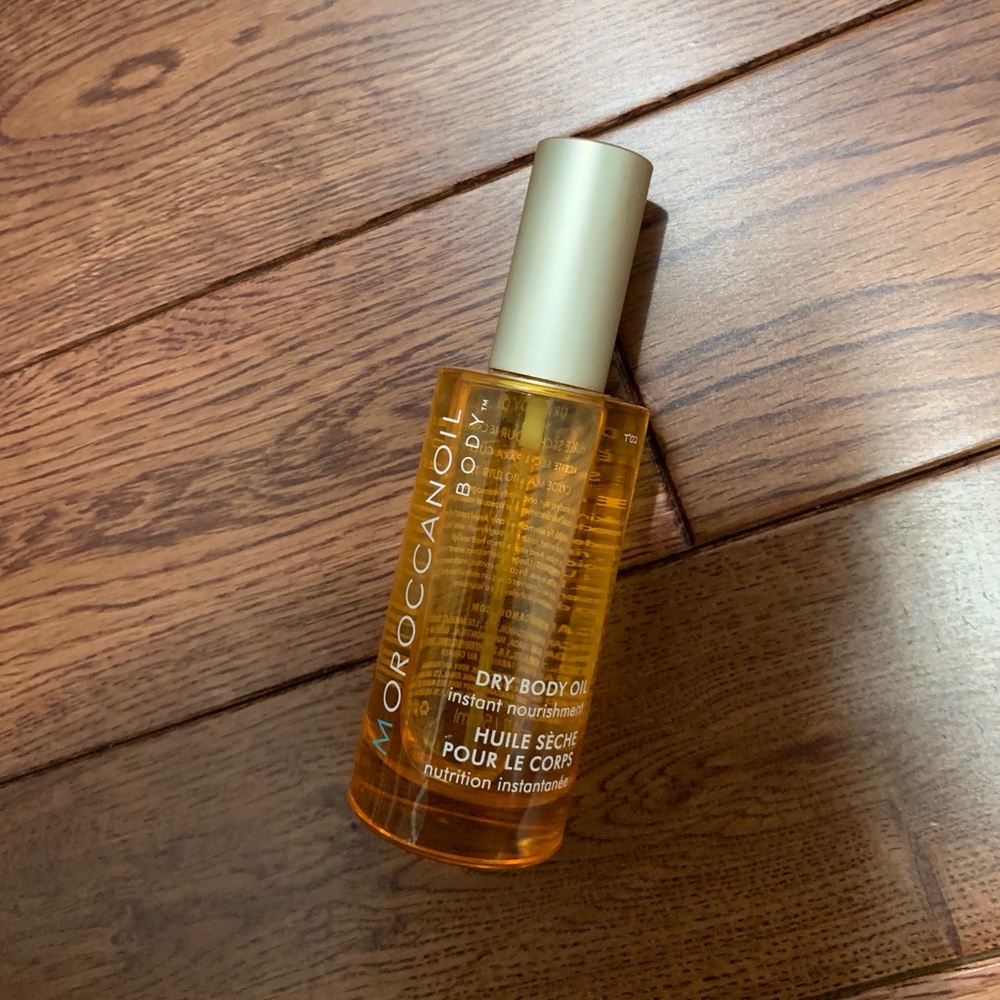 Dry body oil